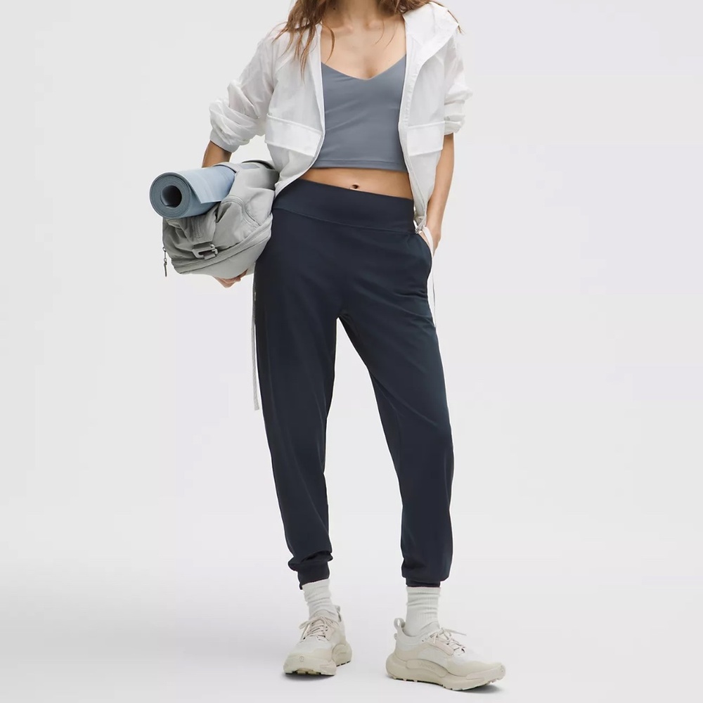 Lululemon Women's Align High Rise Jogger Legging in True Navy Blue Womens size 2